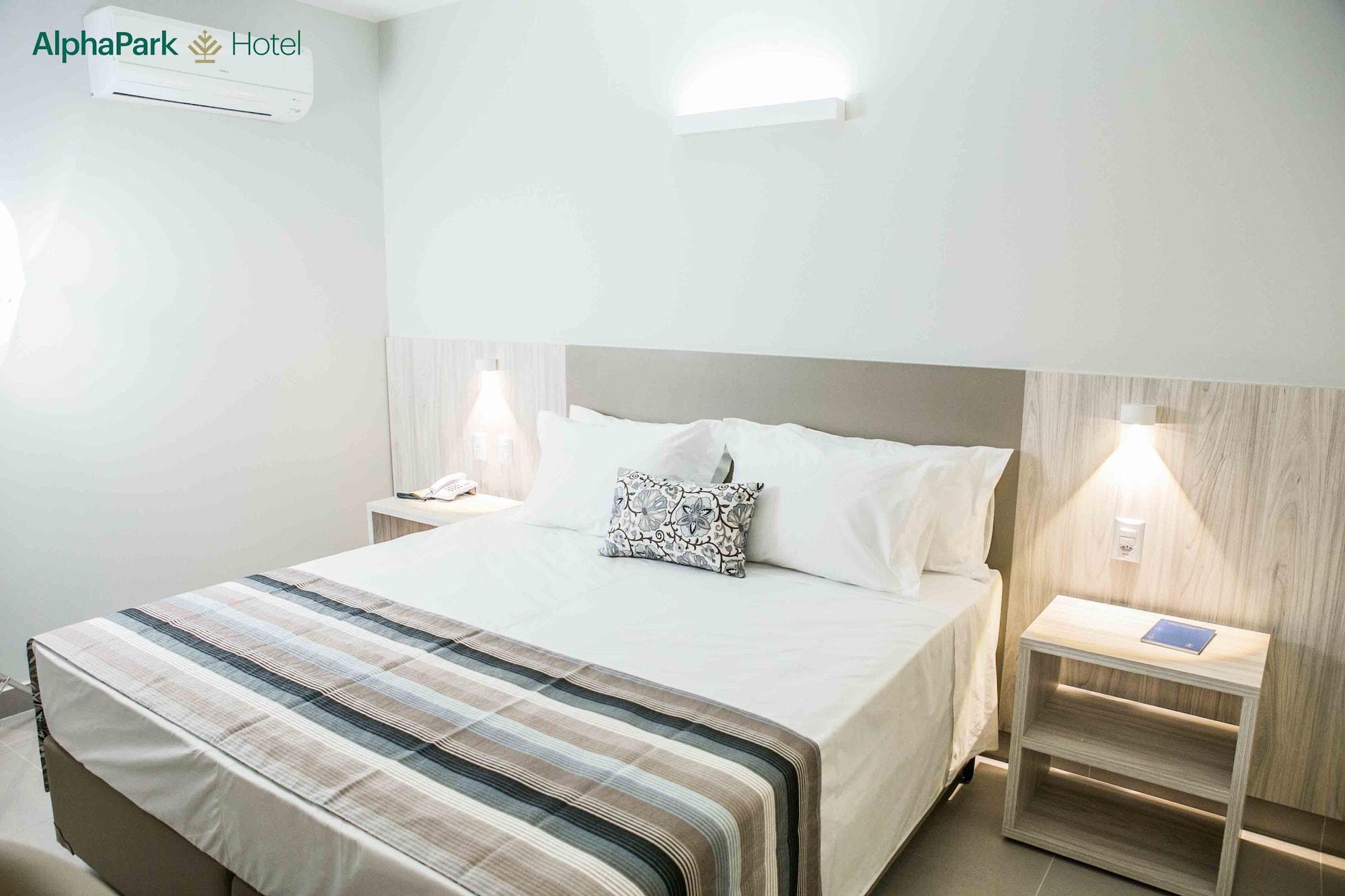 Alphapark Hotel Гояния Екстериор снимка