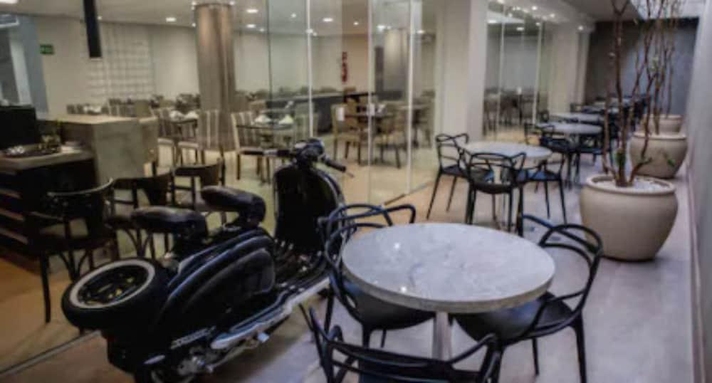 Alphapark Hotel Гояния Екстериор снимка