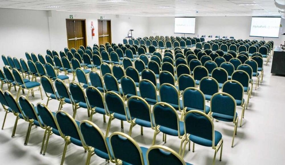 Alphapark Hotel Гояния Екстериор снимка