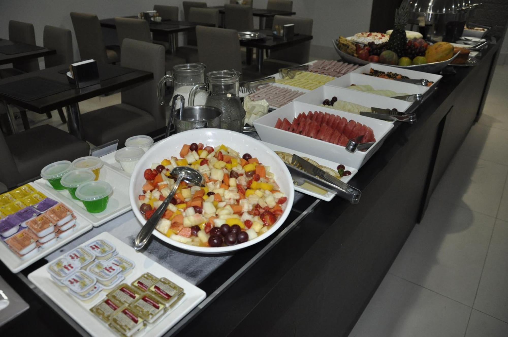 Alphapark Hotel Гояния Екстериор снимка