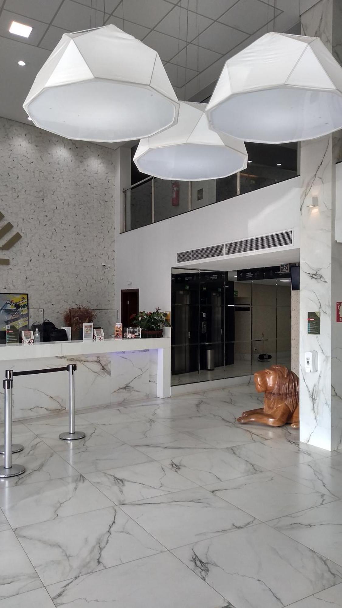 Alphapark Hotel Гояния Екстериор снимка