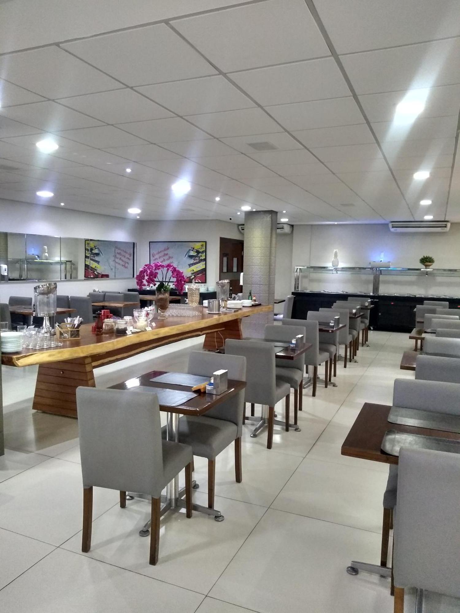 Alphapark Hotel Гояния Екстериор снимка
