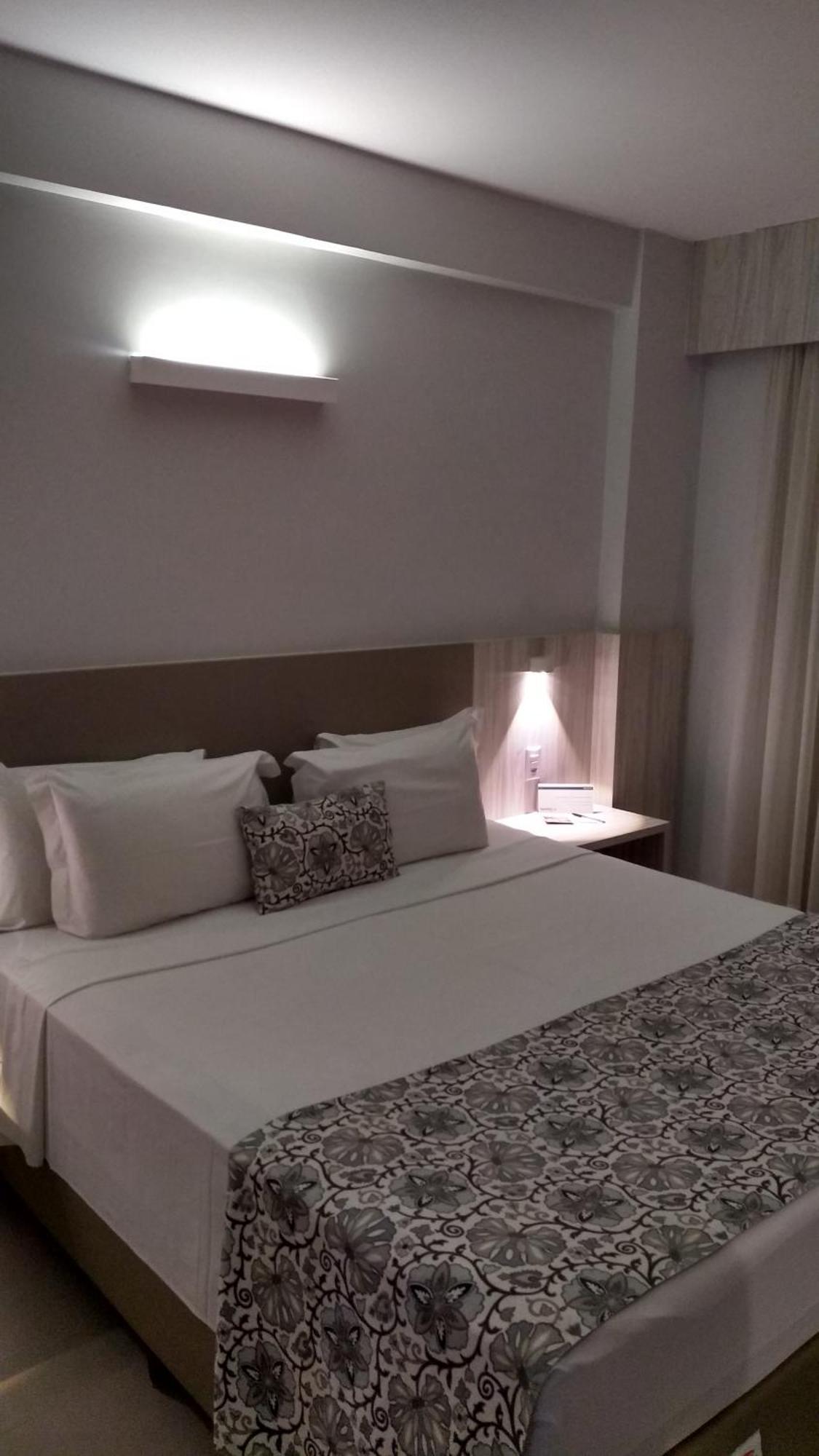 Alphapark Hotel Гояния Екстериор снимка