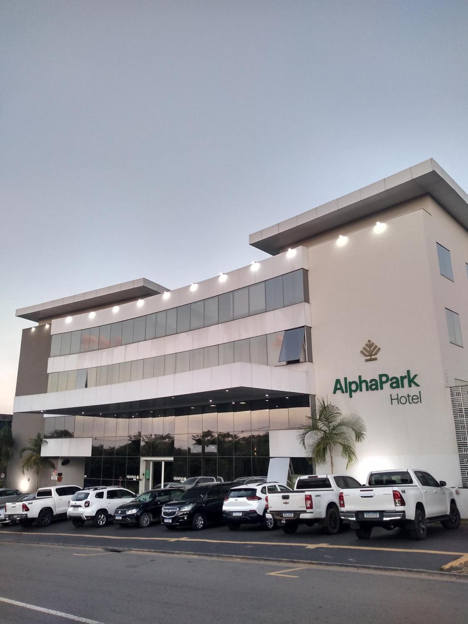 Alphapark Hotel Гояния Екстериор снимка