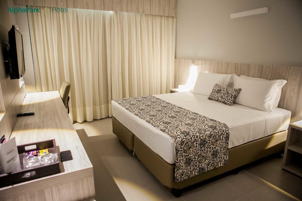 Alphapark Hotel Гояния Стая снимка
