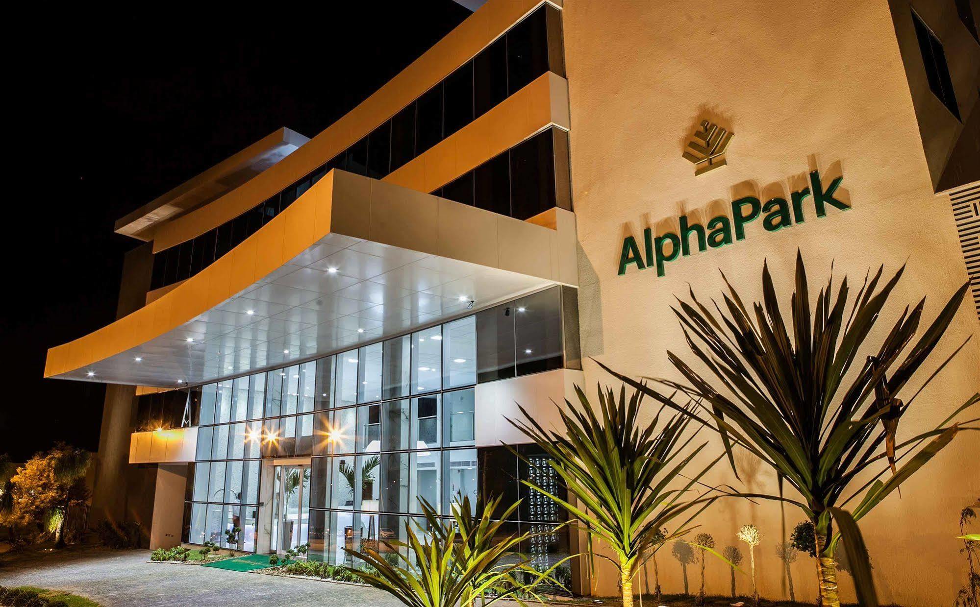 Alphapark Hotel Гояния Екстериор снимка