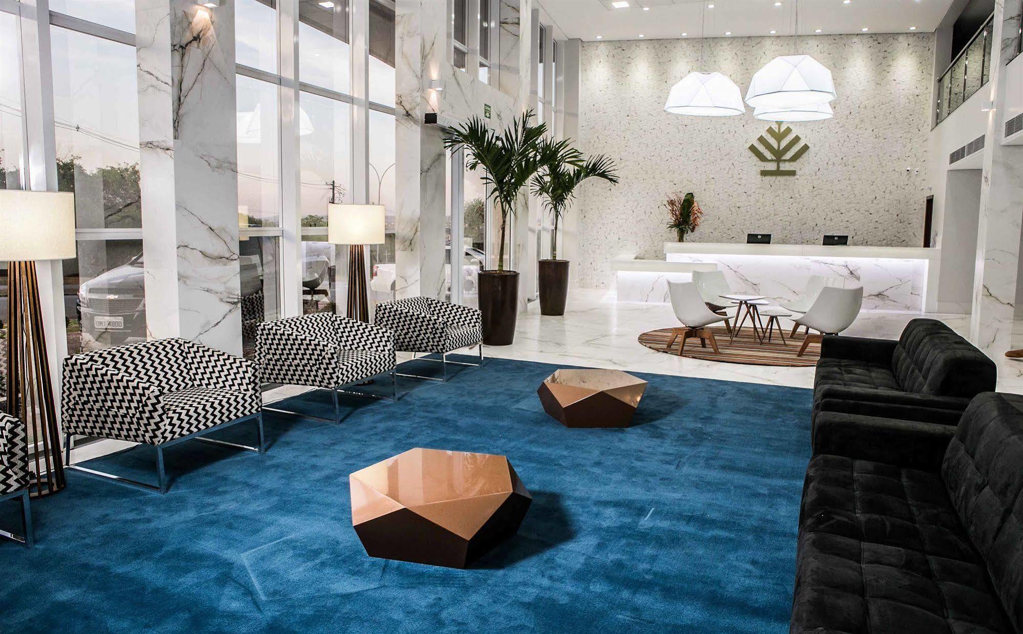Alphapark Hotel Гояния Екстериор снимка