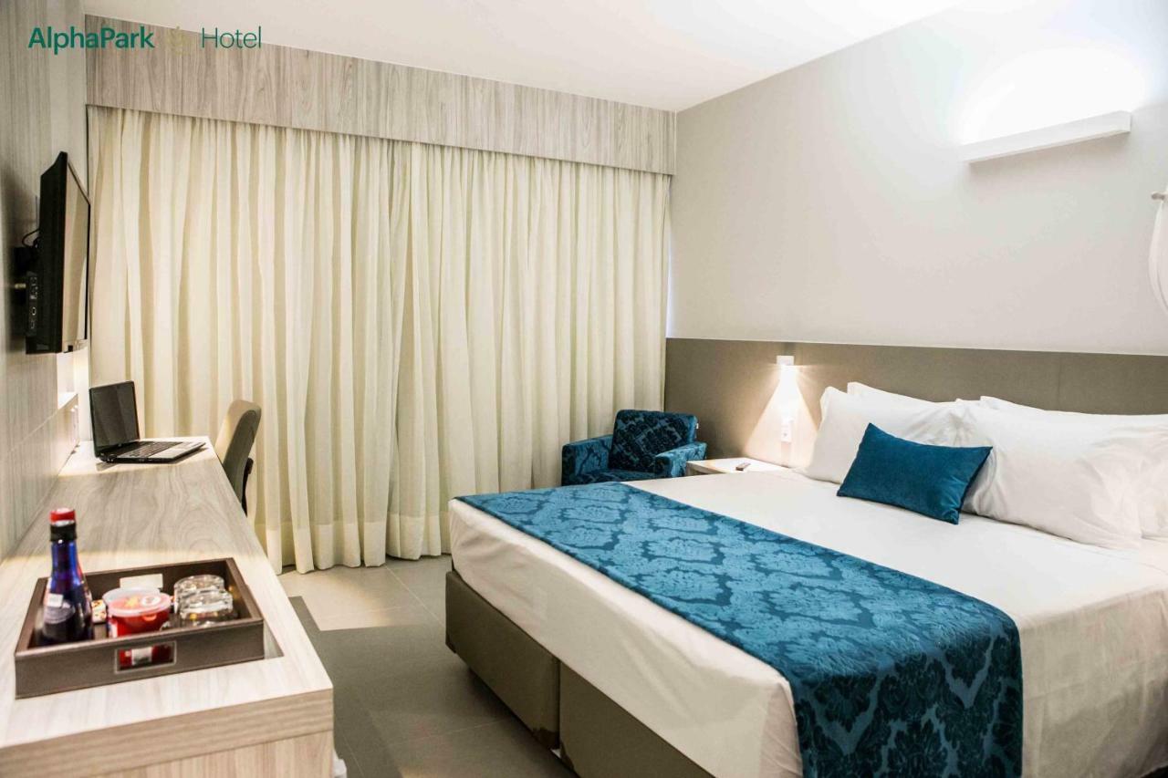 Alphapark Hotel Гояния Екстериор снимка