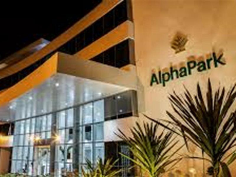 Alphapark Hotel Гояния Екстериор снимка