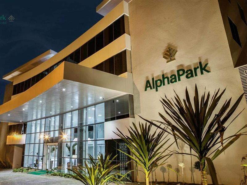 Alphapark Hotel Гояния Екстериор снимка