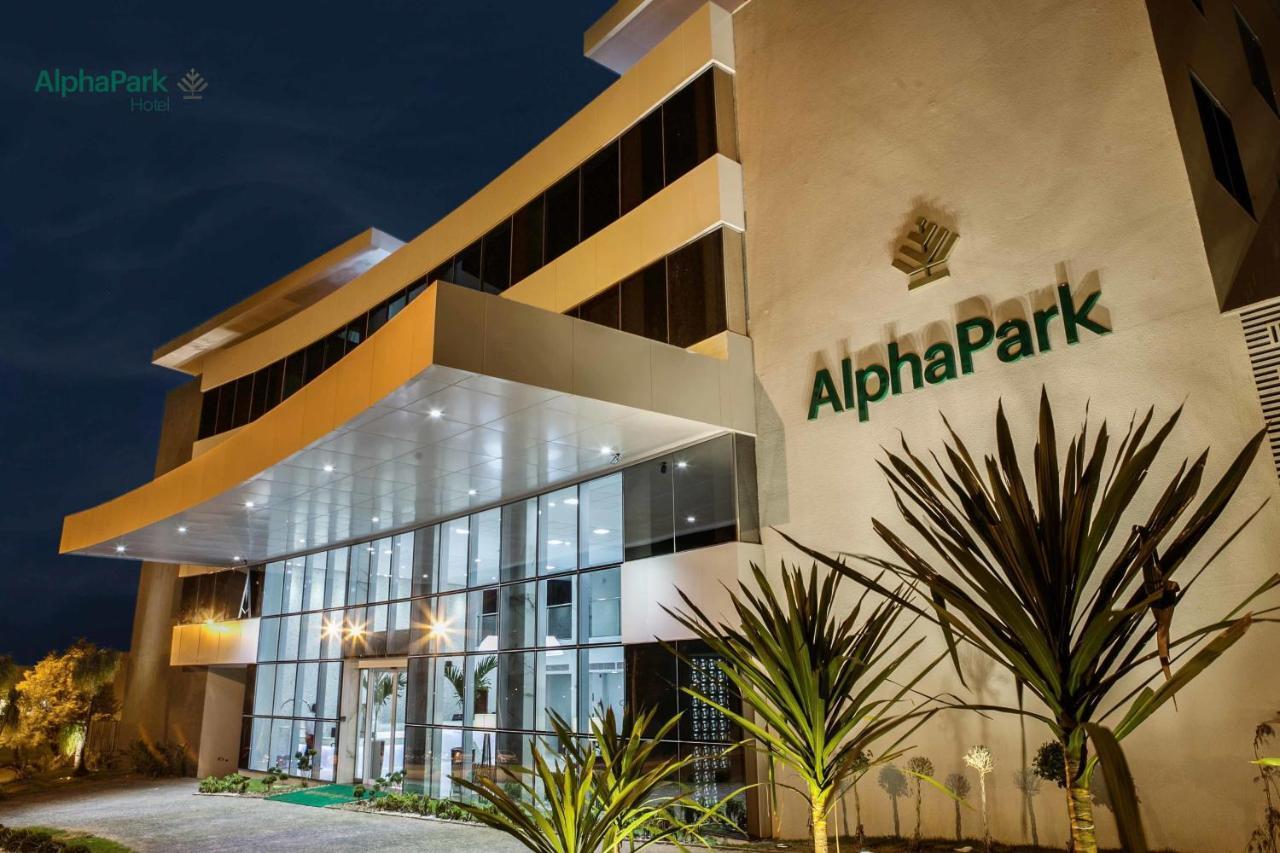Alphapark Hotel Гояния Екстериор снимка