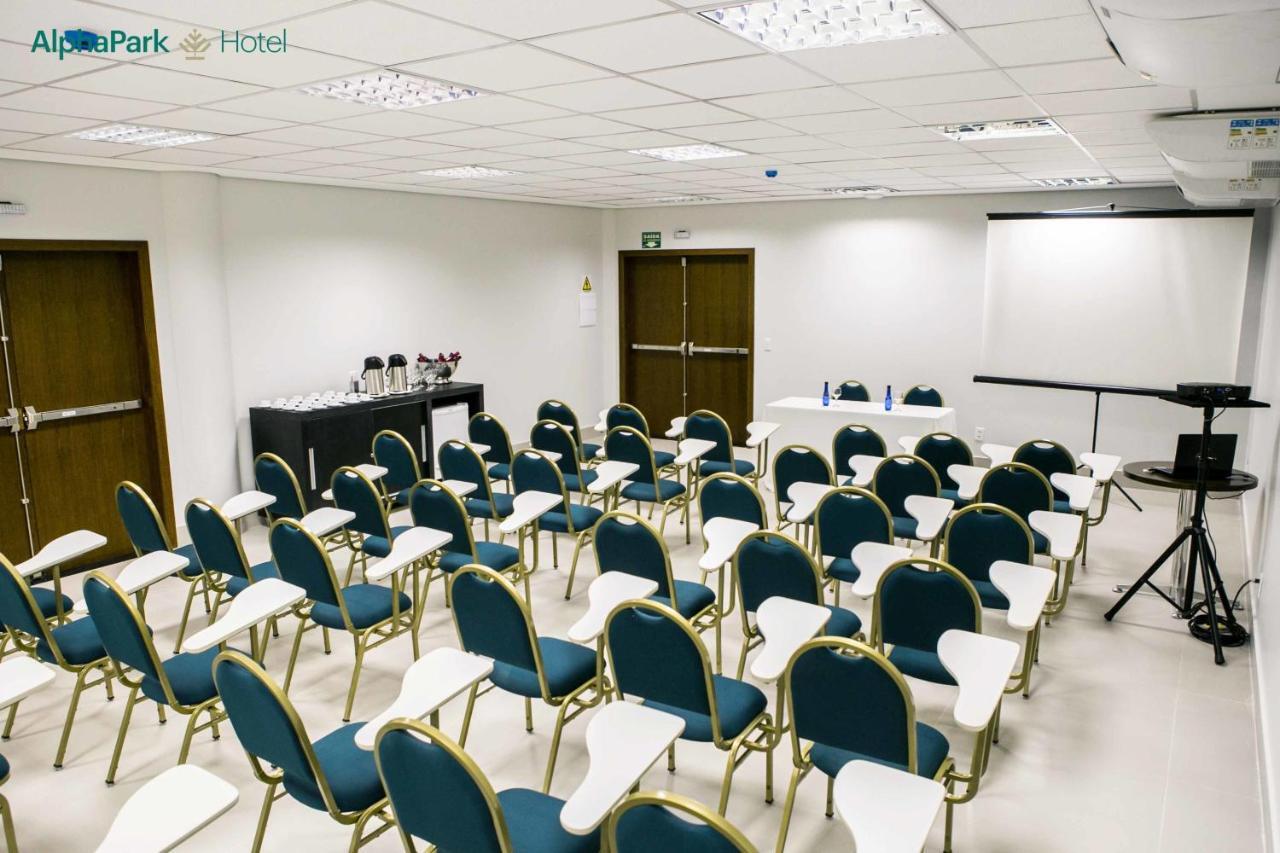 Alphapark Hotel Гояния Екстериор снимка