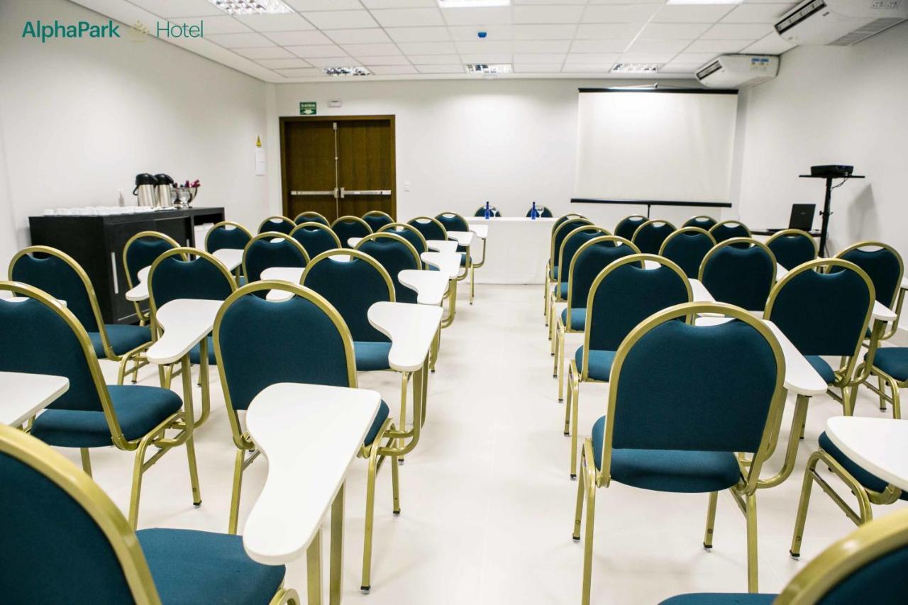 Alphapark Hotel Гояния Екстериор снимка