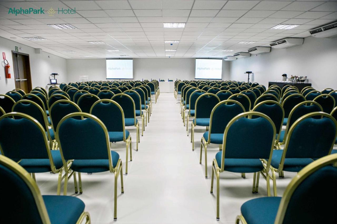 Alphapark Hotel Гояния Екстериор снимка